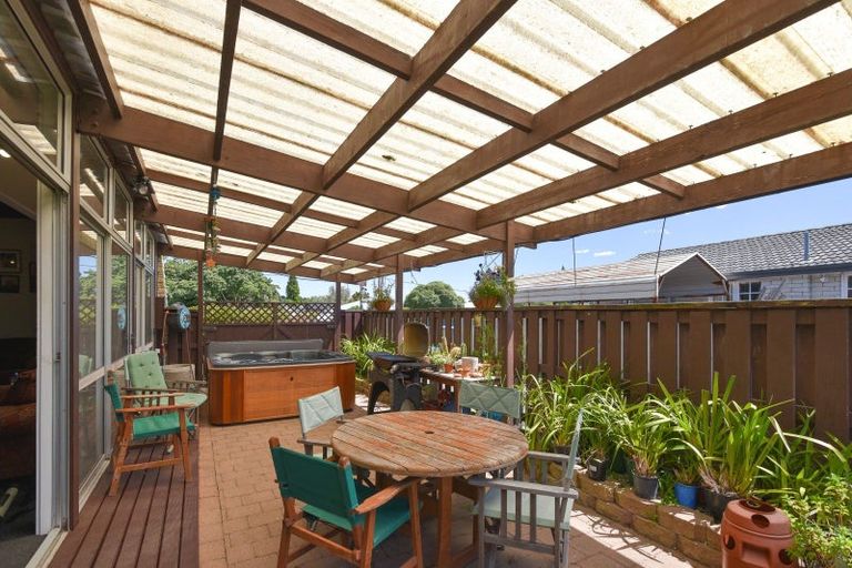 Photo of property in 28 Iles Road, Lynmore, Rotorua, 3010