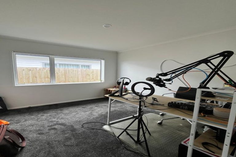 Photo of property in 17 Kutukutu Street, Takanini, 2112