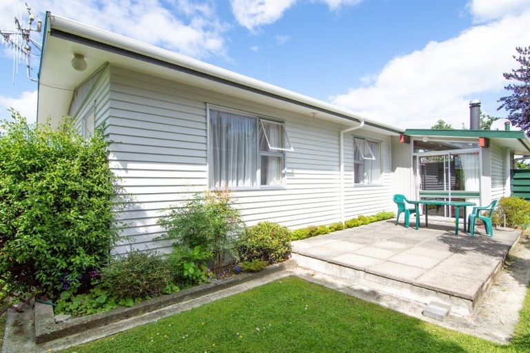Photo of property in 27 Raglan Avenue, Cloverlea, Palmerston North, 4412