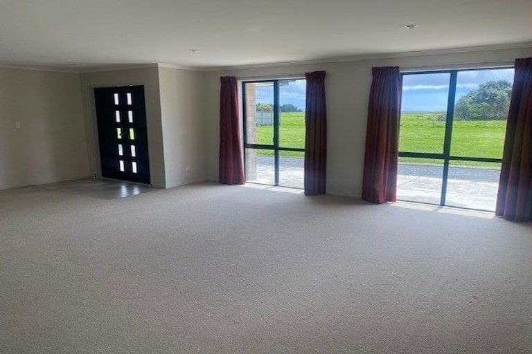 Photo of property in 25c Dolphin Parade, Bell Block, New Plymouth, 4312