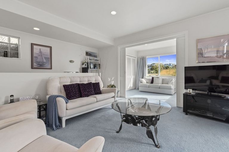 Photo of property in 2/3 Tiri View Place, Waiake, Auckland, 0630