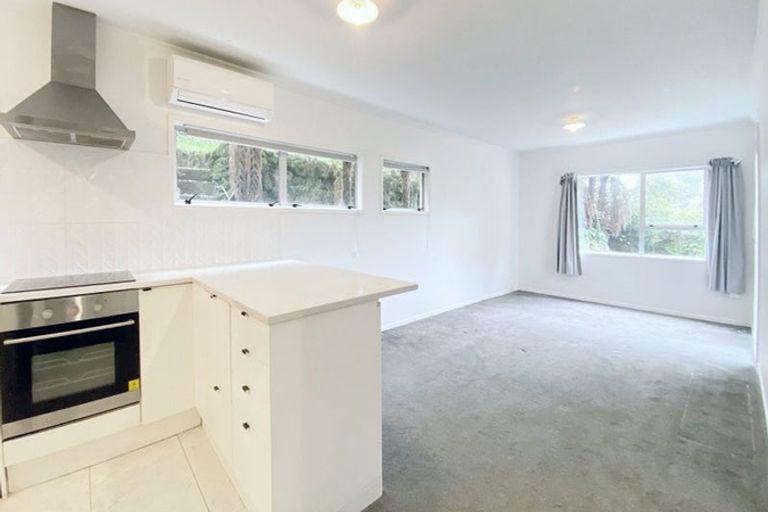 Photo of property in 27 Malters Place, Browns Bay, Auckland, 0630