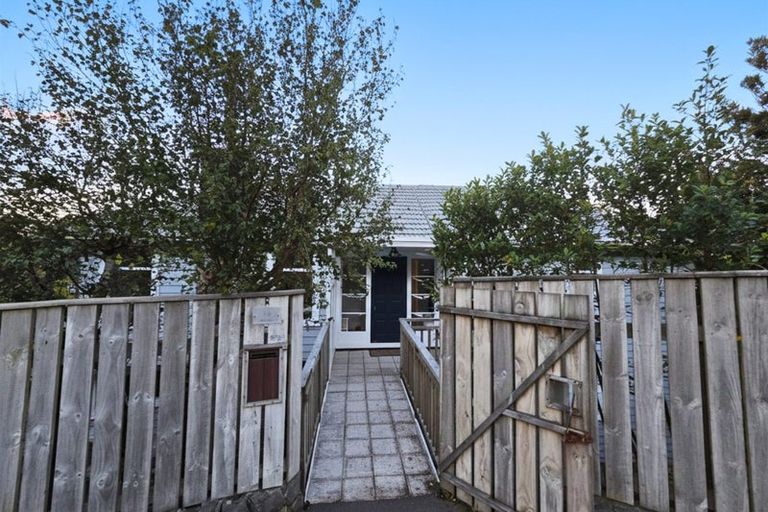 Photo of property in 14 Versailles Street, Karori, Wellington, 6012