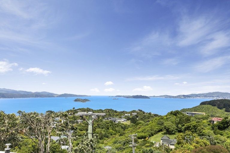 Photo of property in 85 Maungaraki Road, Korokoro, Lower Hutt, 5012