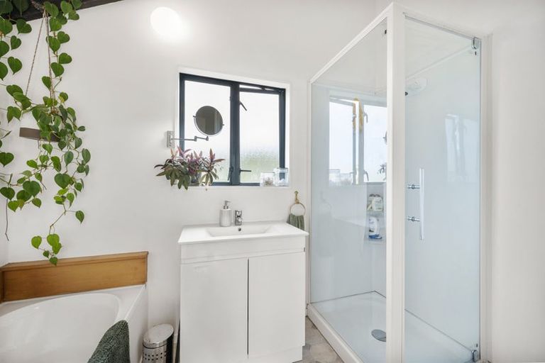 Photo of property in 21 Crieff Street, Northland, Wellington, 6012