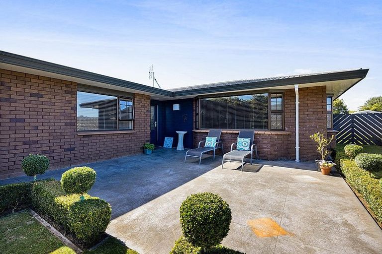 Photo of property in 74 Rata Street, Hawera, 4610