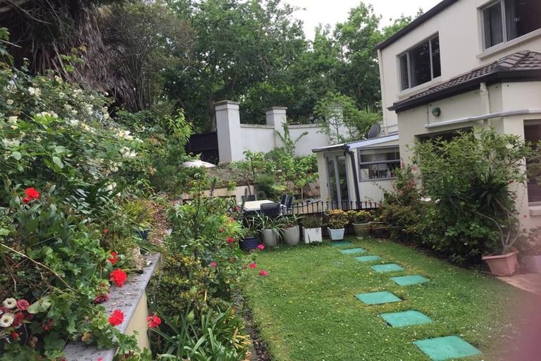 Photo of property in 19 Oakford Park Crescent, Greenhithe, Auckland, 0632