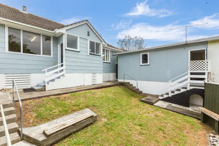 Photo of property in 15 Kapiti Crescent, Titahi Bay, Porirua, 5022