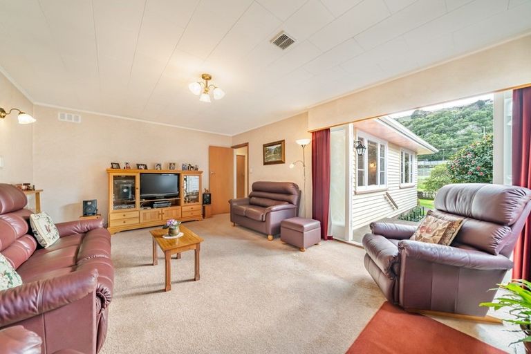 Photo of property in 28 Golf Road, Manor Park, Lower Hutt, 5019
