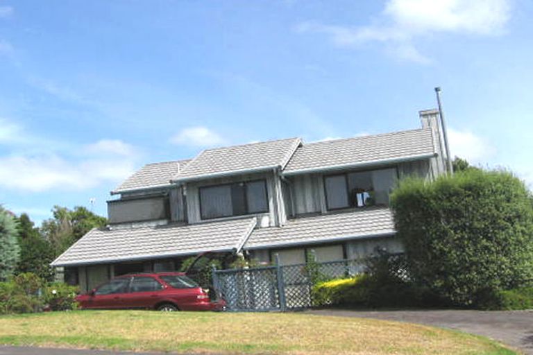 Photo of property in 8 Landsberg Way, Windsor Park, Auckland, 0632