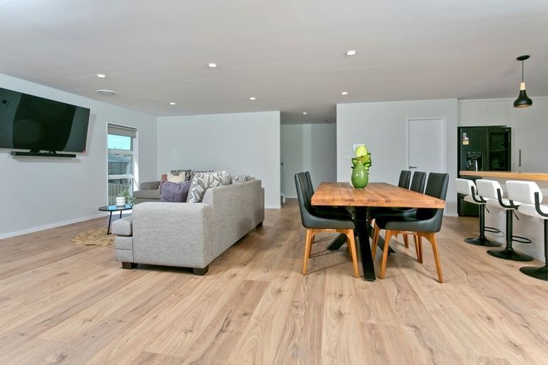 Photo of property in 29a Normanton Street, Glenfield, Auckland, 0629