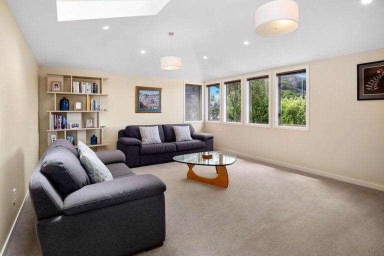 Photo of property in 23 Doris Gordon Crescent, Crofton Downs, Wellington, 6035