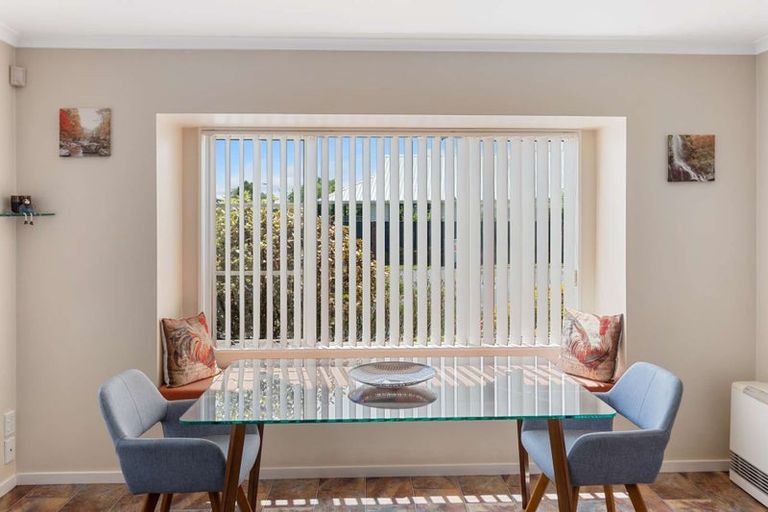 Photo of property in 2 Beech Place, Hawera, 4610