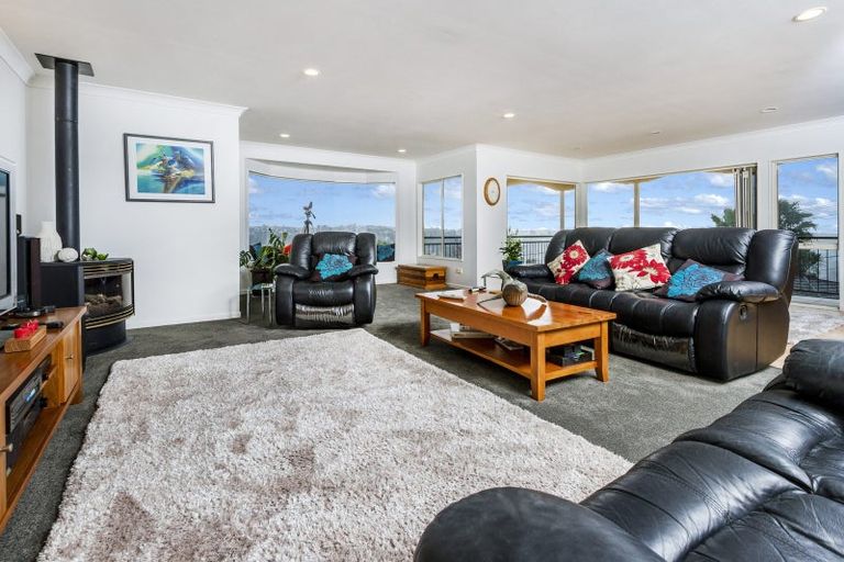 Photo of property in 121 Browns Bay Road, Browns Bay, Auckland, 0630