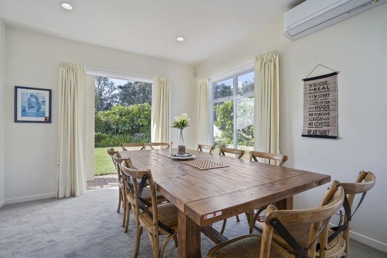 Photo of property in 1 Kawaroa Close, New Plymouth, 4310