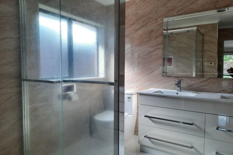 Photo of property in 4 Middlefield Drive, East Tamaki Heights, Auckland, 2016