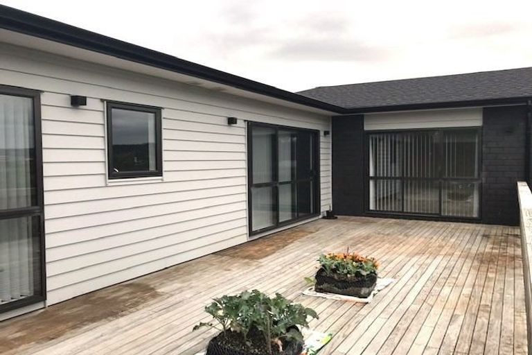 Photo of property in 43 Huarahi Pai Road, Huapai, Kumeu, 0810