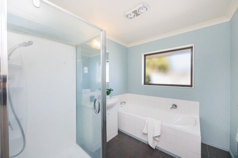 Photo of property in 51 Tennyson Avenue, Kelvin Grove, Palmerston North, 4414