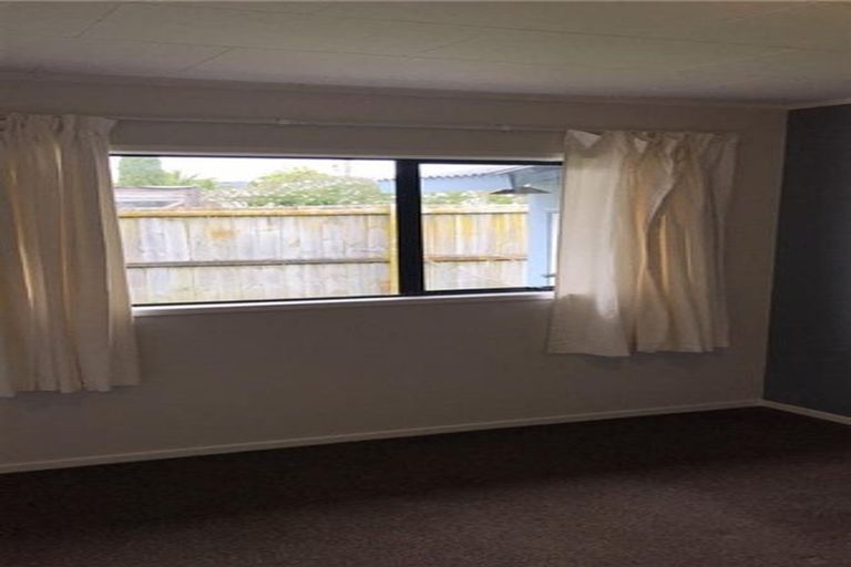Photo of property in 30 Silverstone Place, Henderson, Auckland, 0612