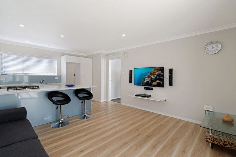 Photo of property in 34a Riserra Drive, Ranui, Auckland, 0612