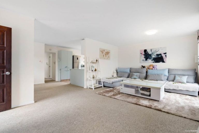 Photo of property in 10 Broadfield Street, Massey, Auckland, 0614