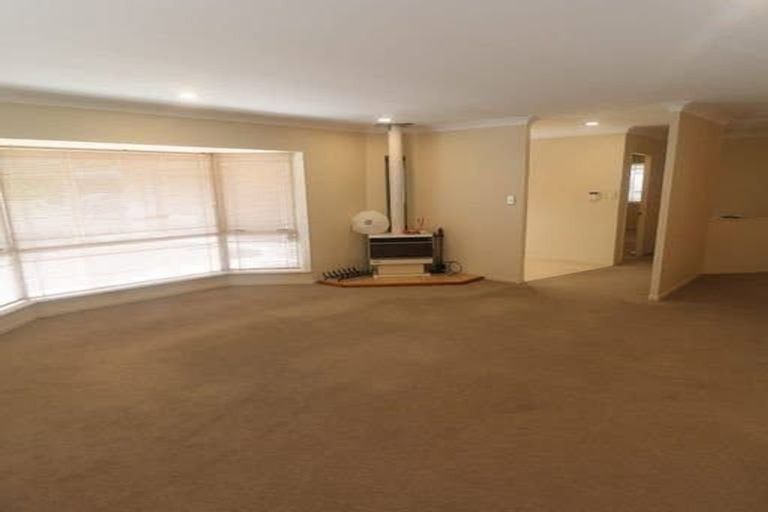 Photo of property in 6 Silkwood Grove, Totara Heights, Auckland, 2105