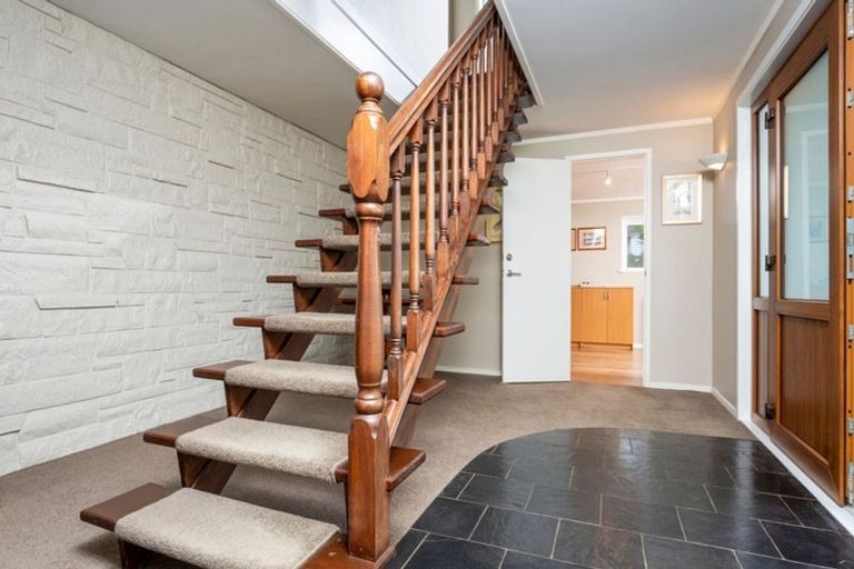 Photo of property in 10 Woodcote Drive, Glenfield, Auckland, 0629