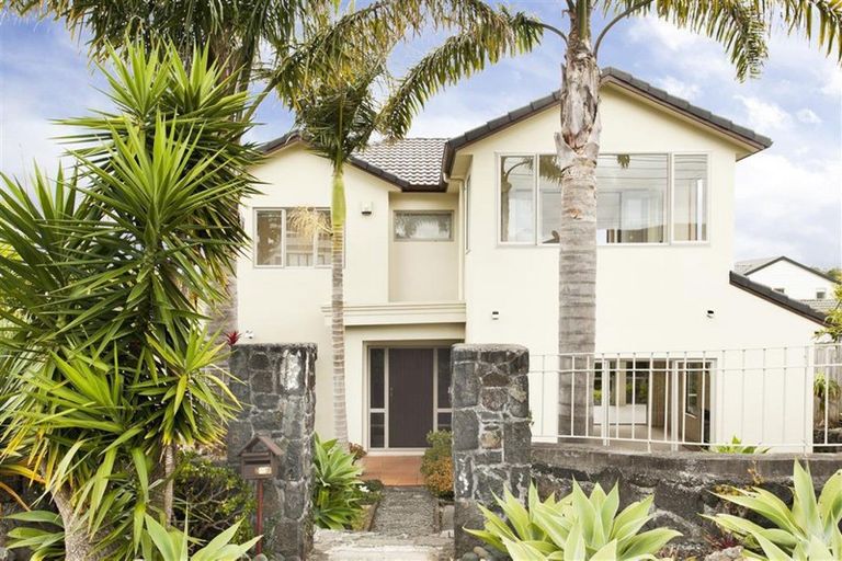 Photo of property in 8 Scarboro Terrace, Murrays Bay, Auckland, 0630