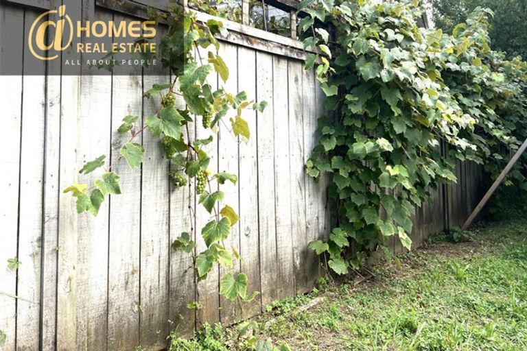 Photo of property in 33 Lynden Avenue, Hillcrest, Auckland, 0627