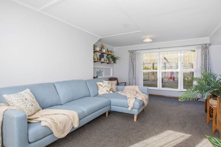 Photo of property in 8a-8b Devon Place, Cannons Creek, Porirua, 5024