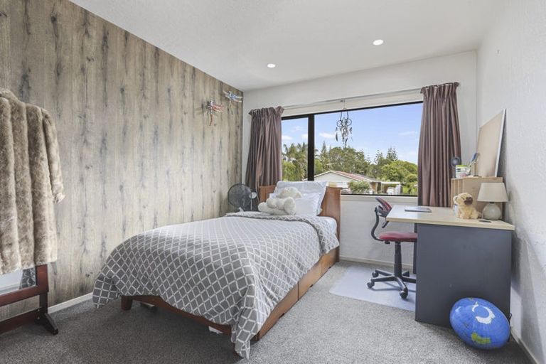 Photo of property in 8 Papatahi Place, Henderson, Auckland, 0610