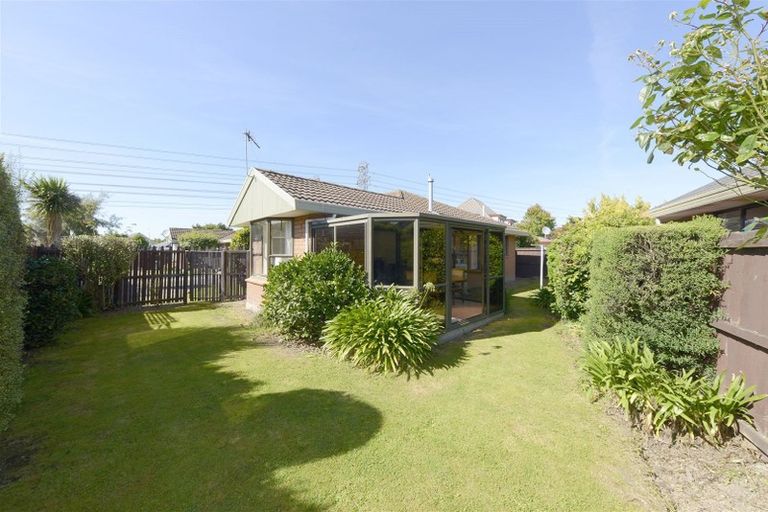 Photo of property in 2/45 Westgrove Avenue, Avonhead, Christchurch, 8042