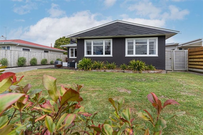 Photo of property in 6 Newhaven Place, Roslyn, Palmerston North, 4414