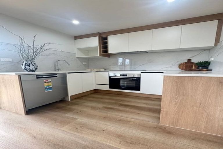 Photo of property in 44 Challen Close, Conifer Grove, Takanini, 2112