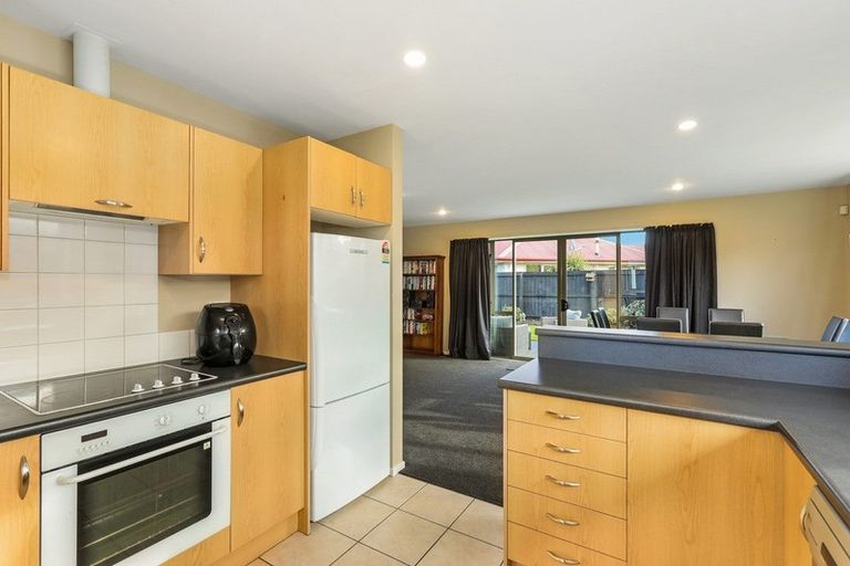 Photo of property in 73 Coolspring Way, Redwood, Christchurch, 8051