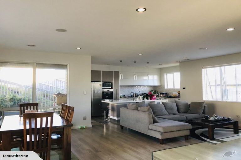 Photo of property in 31 Keating Rise, Northcross, Auckland, 0632