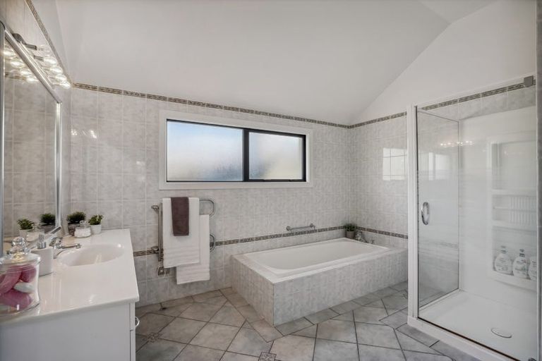 Photo of property in 32 Pisa Moorings Road, Mount Pisa, Cromwell, 9383