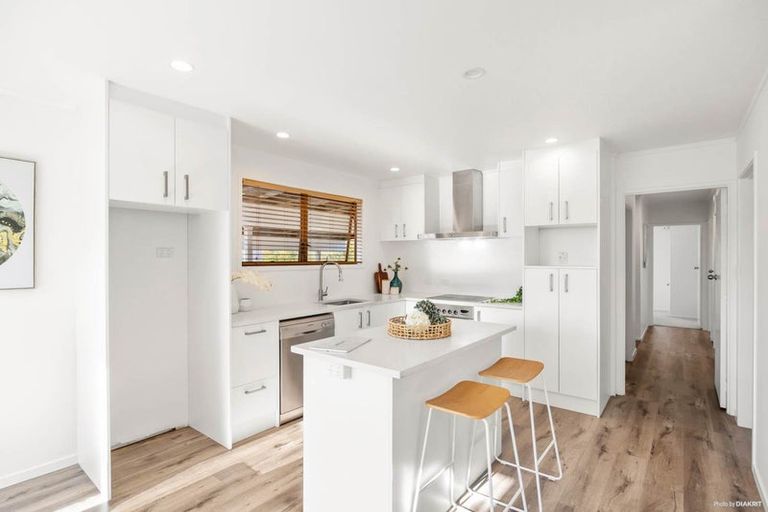 Photo of property in 7 Darren Crescent, Half Moon Bay, Auckland, 2012