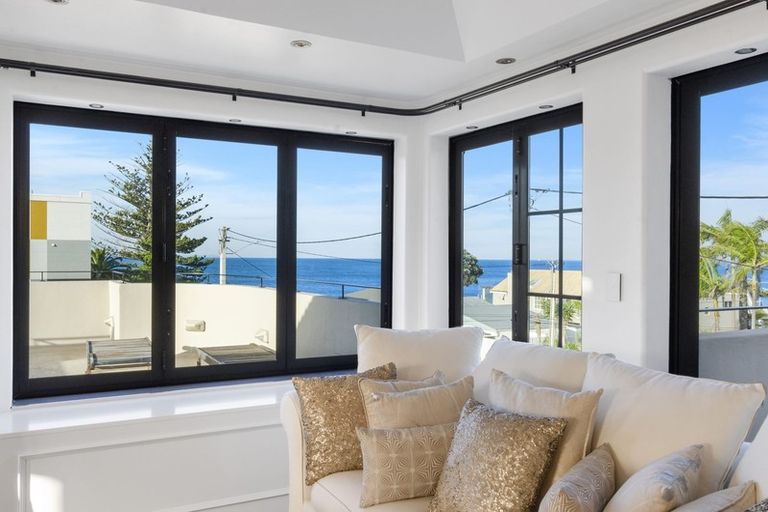 Photo of property in 1/60 Milford Road, Milford, Auckland, 0620