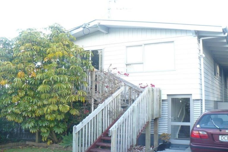 Photo of property in 1 Cron Avenue, Te Atatu South, Auckland, 0610