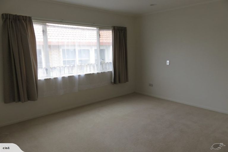 Photo of property in 21 Bard Place, Golflands, Auckland, 2013