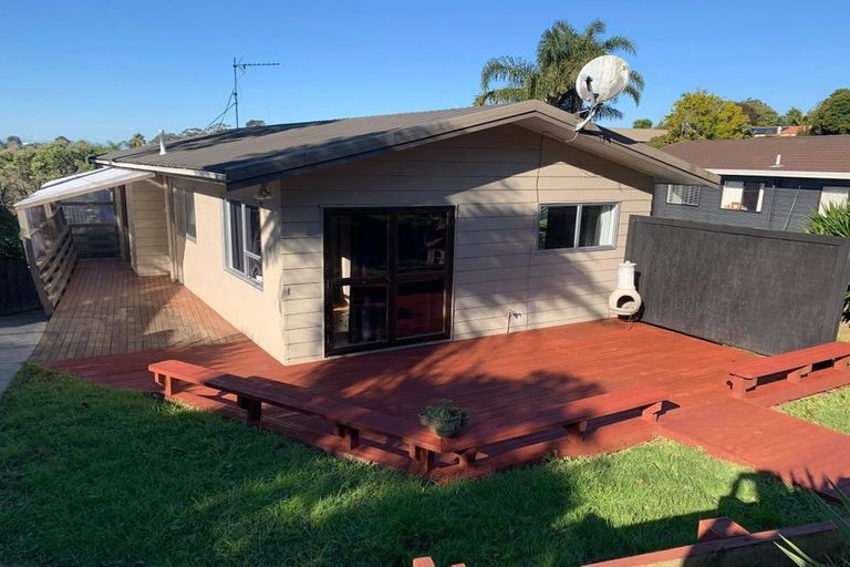 Photo of property in 47 John Dee Crescent, Red Beach, 0932