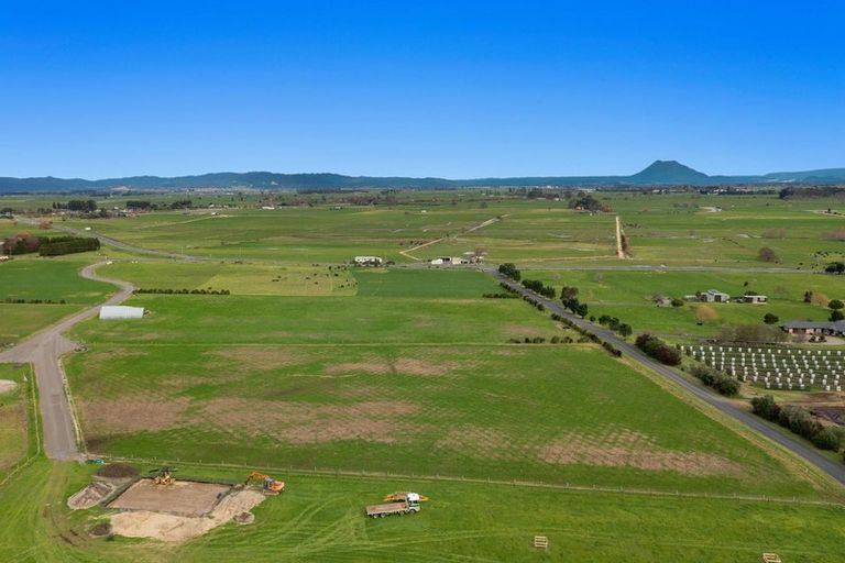 Photo of property in 31 Coast Lane, Thornton, 3194