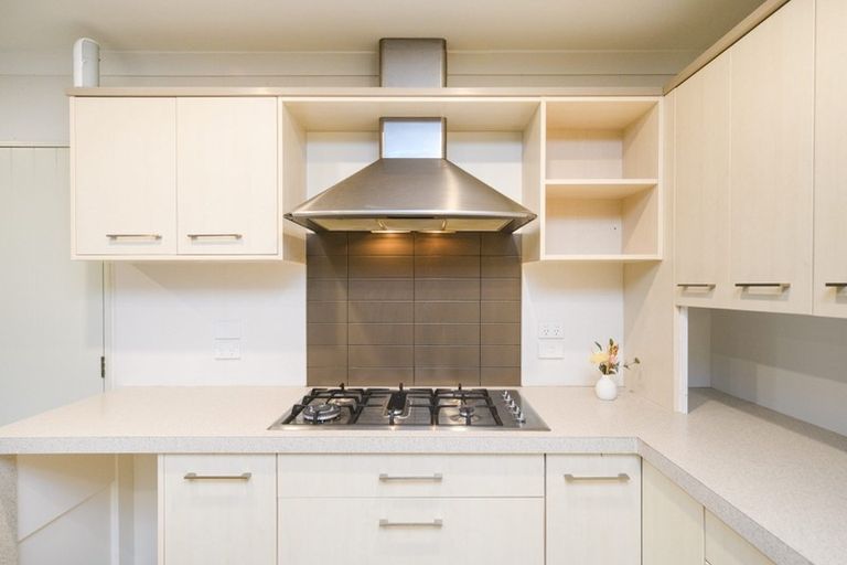 Photo of property in 16 Sorrento Place, Kelvin Grove, Palmerston North, 4414