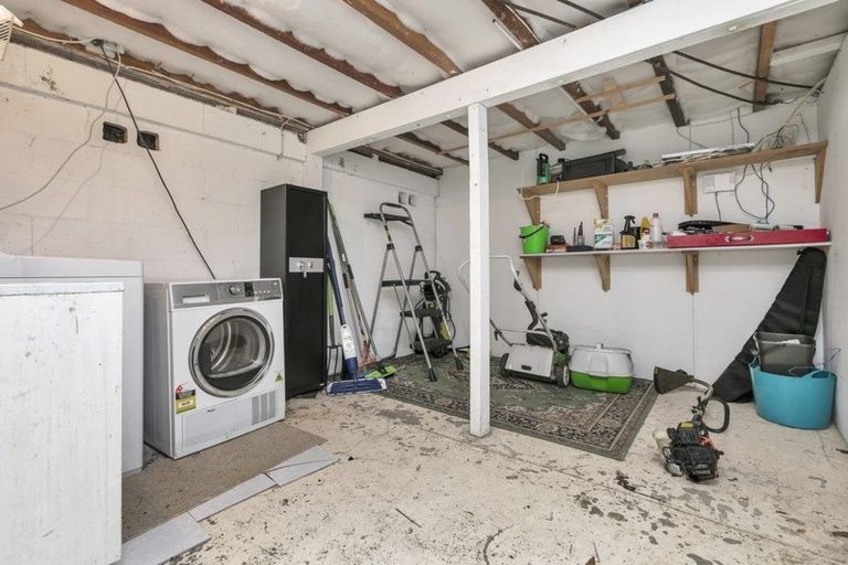 Photo of property in 1/68 Roseberry Avenue, Birkenhead, Auckland, 0626