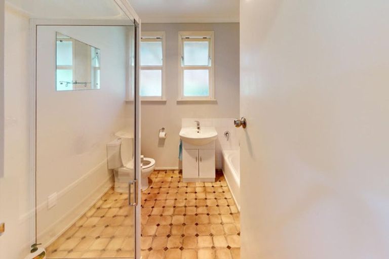 Photo of property in 11 Lewis Place, Highbury, Palmerston North, 4412