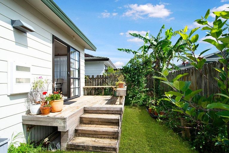 Photo of property in 1/215 Waitemata Drive, Ranui, Auckland, 0612