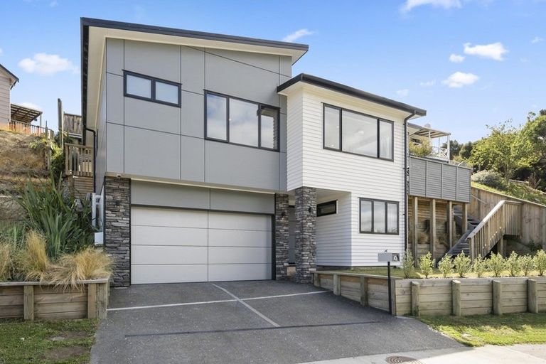 Photo of property in 42 Albatross Close, Whitby, Porirua, 5024