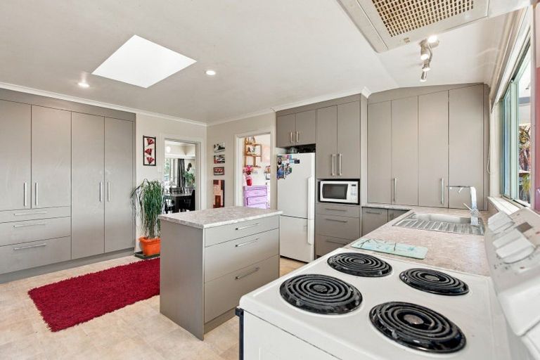 Photo of property in 30 Memorial Place, Waitara, 4320