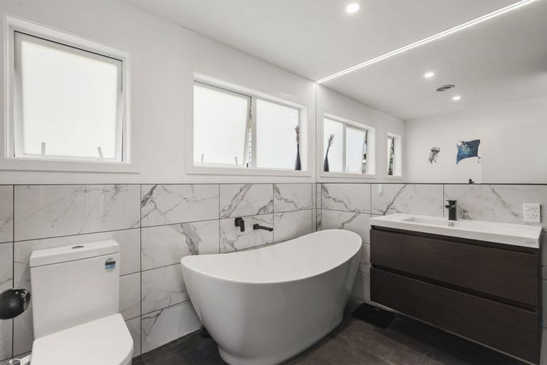 Photo of property in 10 Linwood Way, Island Bay, Wellington, 6023